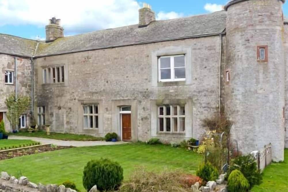 SMARDALE HALL, family friendly, with hot tub in Kirkby Stephen