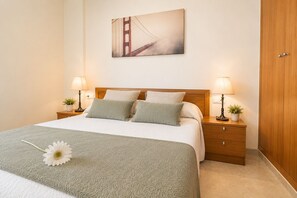 1 habitación, tabla de planchar con plancha, wifi gratis y ropa de cama
