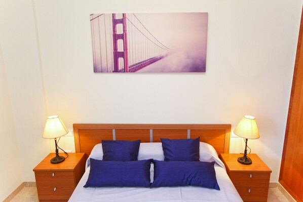 1 chambre, fer et planche à repasser, Wi-Fi gratuit, draps fournis