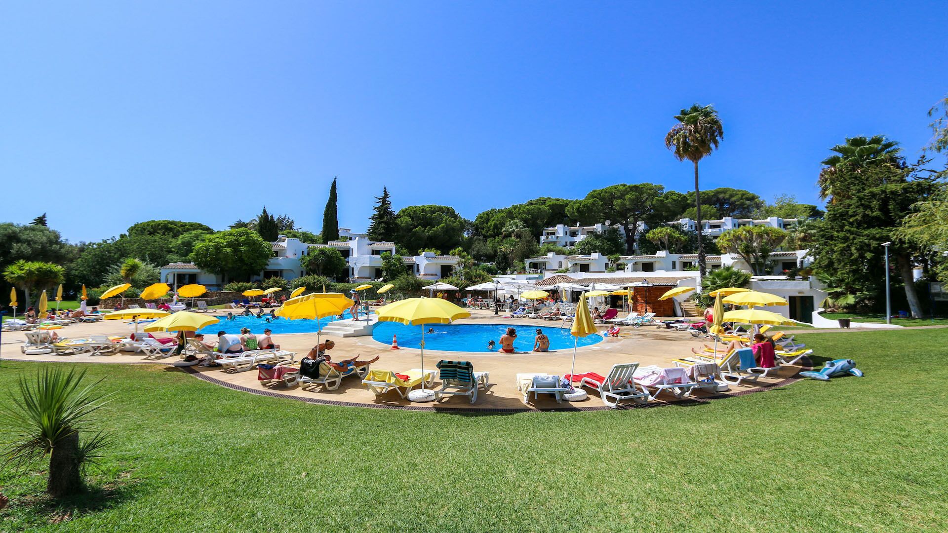 室外游泳池，恒温泳池，日光浴  躺椅