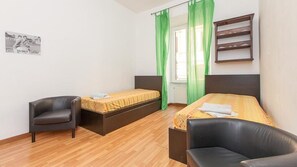 2 habitaciones, tabla de planchar con plancha, internet y ropa de cama 