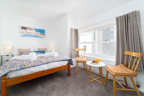 3 habitaciones, tabla de planchar con plancha, wifi y ropa de cama 