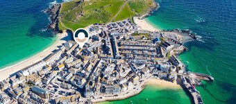 4 Porthmeor Court - Central St Ives - On-Site Parking - Sleeps 6