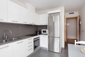 電子レンジ、調理器具と食器