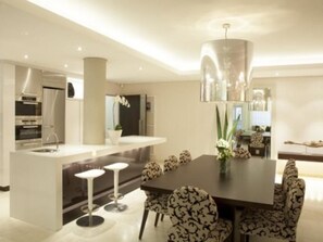 Casa, 2 habitaciones, vista al océano | Cocina privada | Refrigerador con congelador, microondas, horno y parrilla de estufa