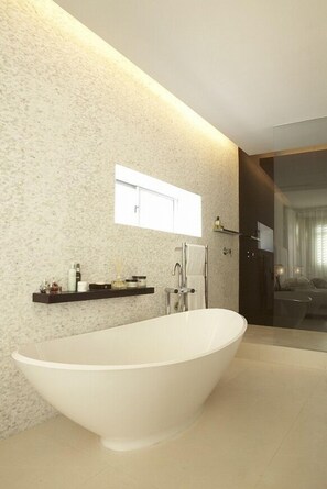 House, 2 Bedrooms, Ocean View | Deep soaking bathtub - Echelon (Cape Town)