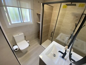 Bathtub - Daró 2D 167 - Community pool, corner house, A/C (Torroella de Montgri)