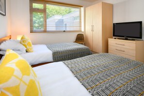 3 bedrooms, iron/ironing board, free WiFi, bed sheets