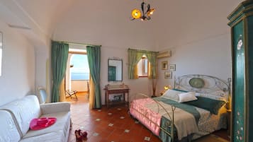 3 bedrooms, iron/ironing board, travel crib, free WiFi