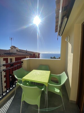 Outdoor dining - TORREMAR - 3 NIVELES CON TERRAZA VISTA A CALLE (Villajoyosa)