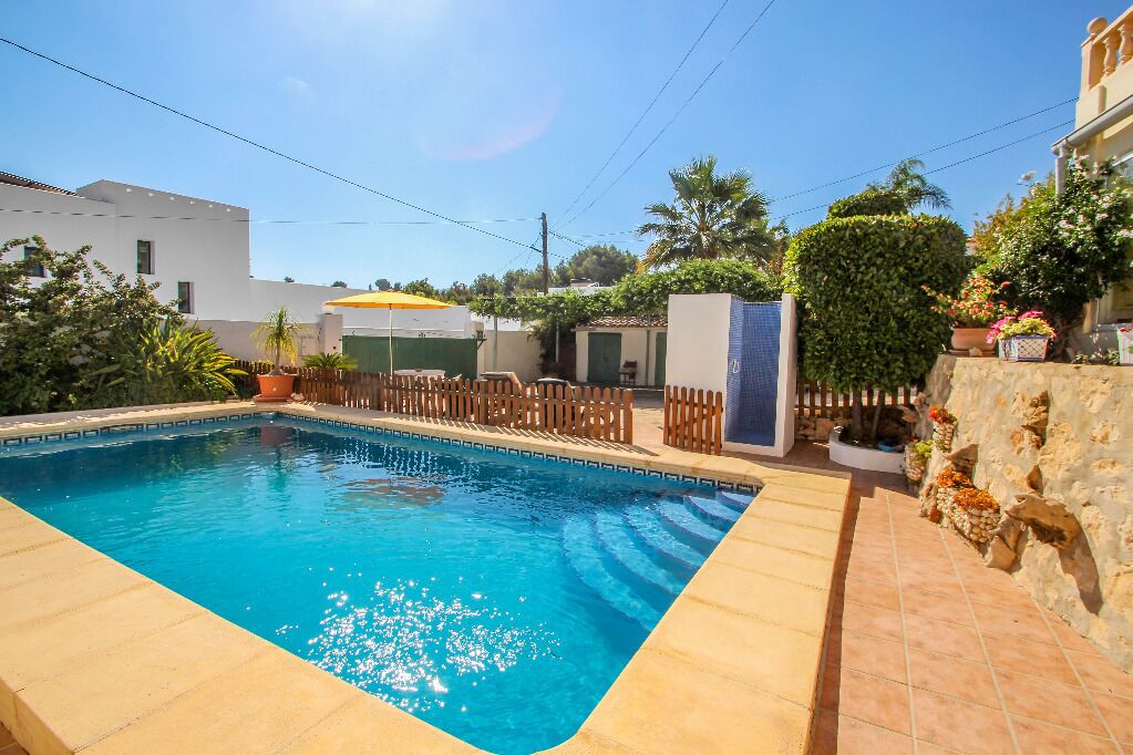 حمام سباحة
