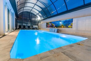 Indoor pool, outdoor pool