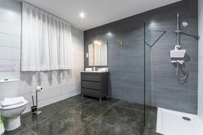Hair dryer, towels - VILLAMARLY II 100 METERS FROM THE BEACH CASTELLDEFELS-SITGES (Castelldefels)