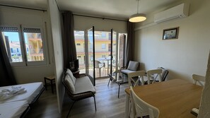 1 bedroom, bed sheets - Mare Nostrum 323 - Renewed, aircon  and close to the beach (Torroella de Montgri)