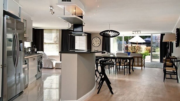 Apartment | Private kitchen | Coffee/tea maker, full-size fridge, microwave, stovetop - Stella Maris (Cape Town)
