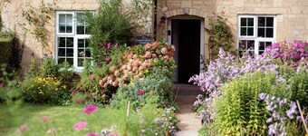 Swallows Rest Cottage - sleeps 6 guests  in 4 bedrooms