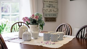 Dining - Swallows Rest Cottage - sleeps 6 guests in 4 bedrooms (Broadway)