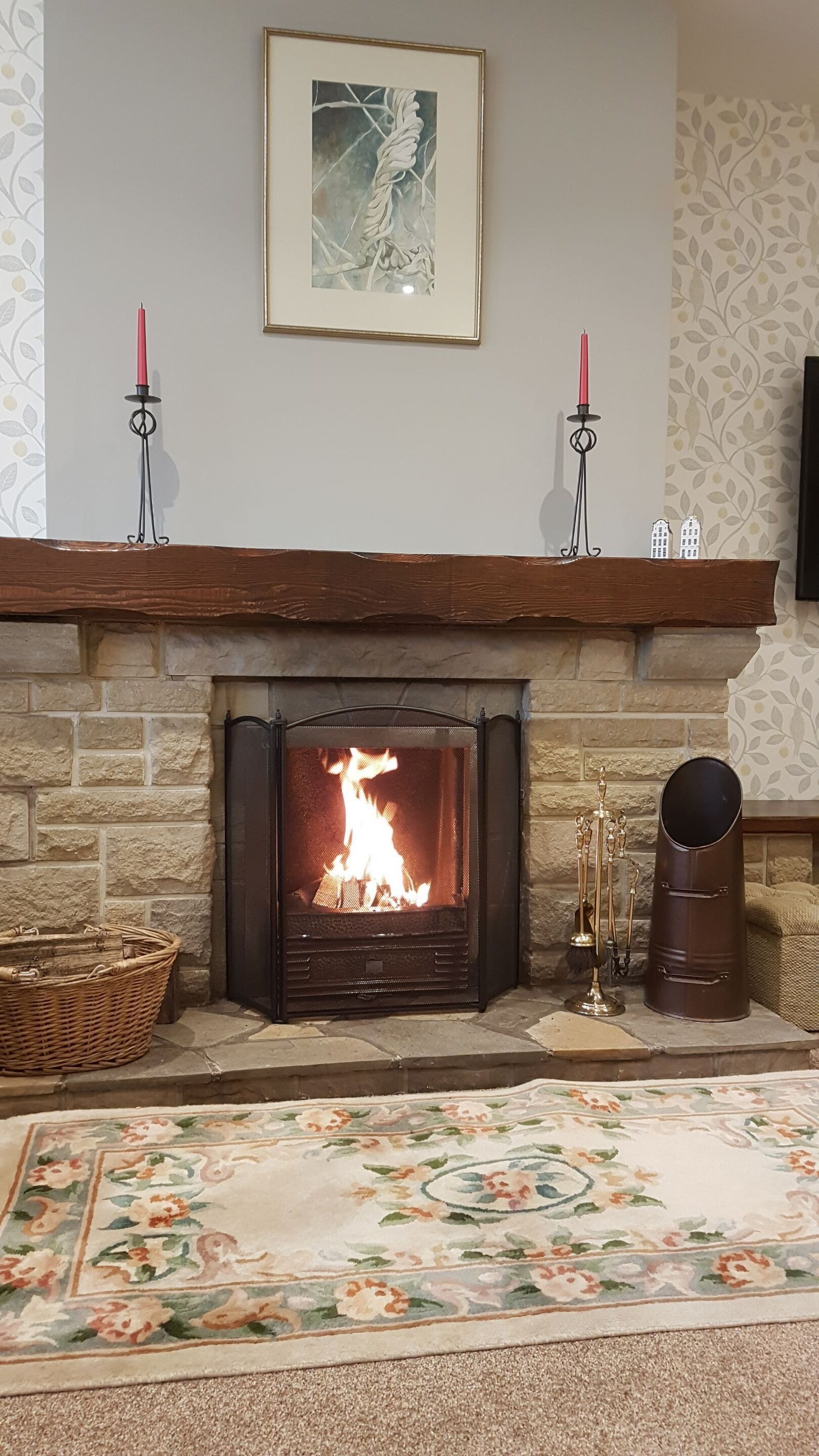 Iron/ironing board, bed sheets