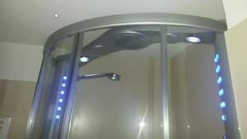 Standardzimmer | Dusche im Bad