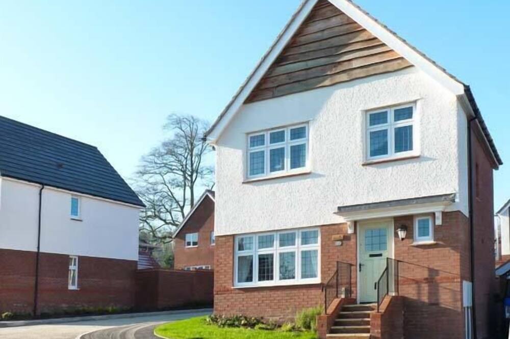 WOODSIDE, family friendly, luxury holiday cottage in Bideford