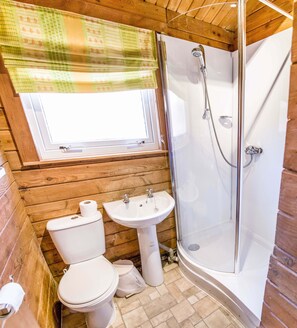 Basic Chalet | Bathroom - Steading Holidays - Strathconon (Acharacle)