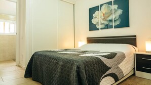 2 Schlafzimmer, Zimmersafe, Bügeleisen/Bügelbrett, kostenloses WLAN