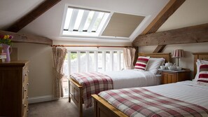 2 bedrooms, iron/ironing board, travel cot, free WiFi