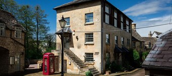 A sudeley castle cottage that sleeps 4 guests  in 2 bedrooms