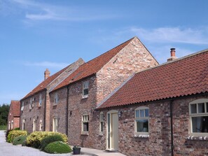 Exterior - Foldyard - sleeps 4 guests  in 2 bedrooms (Beverley)
