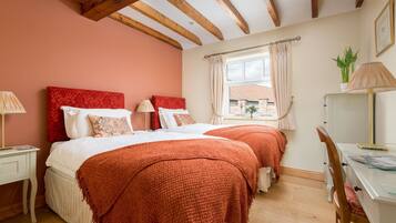 2 bedrooms, travel crib