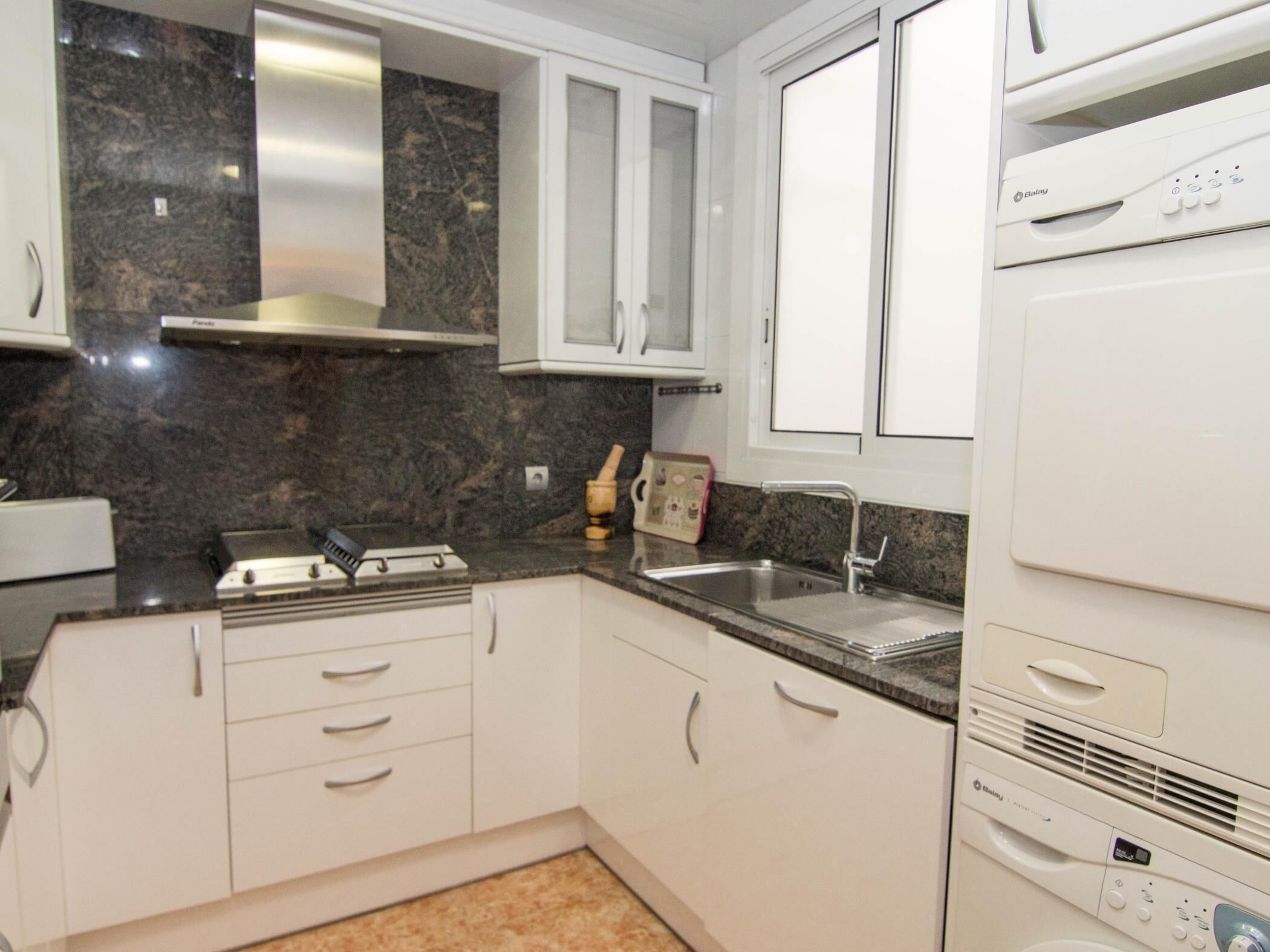 Réfrigérateur, micro-ondes, four, lave-vaisselle