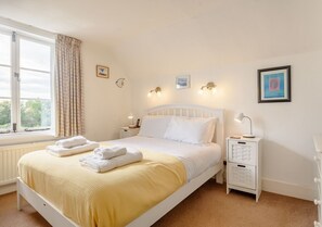 4 slaapkamers, een strijkplank/strijkijzer, gratis wifi, beddengoed