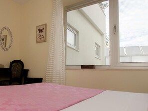 1 bedroom, iron/ironing board, Internet, bed sheets