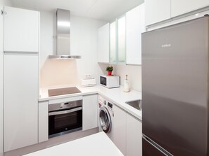 Réfrigérateur, micro-ondes, four, cafetière/bouilloire