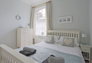 2 bedrooms, iron/ironing board, travel cot, free WiFi