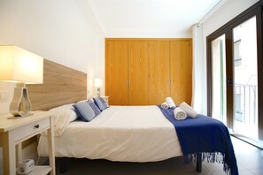 2 quartos, cofres nos quartos, ferros/tábuas de passar roupa