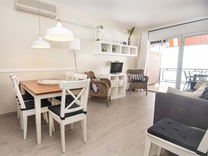 TV - LIGHTHOUSE BY BLAUSITGES Bright apartment with pool near the center of Sitges. (SITGES)