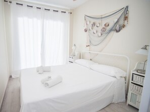 2 bedrooms, iron/ironing board, internet, bed sheets - LIGHTHOUSE BY BLAUSITGES Bright apartment with pool near the center of Sitges. (SITGES)