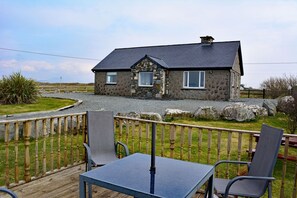 Outdoor dining - Cottage 102 - Ballyconneely (Ballyconneely)