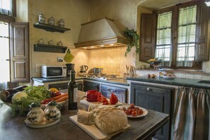 Dining - Villa in Montevarchi with 5 bedrooms sleeps 12 (Montevarchi)