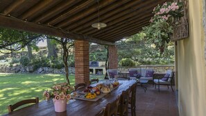 Outdoor dining - Villa in Montevarchi with 5 bedrooms sleeps 12 (Montevarchi)