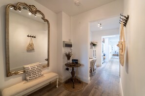 Interior - An elegant apartment, forming half of a large town house, in Aldeburgh. (Aldeburgh)