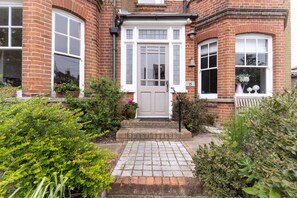 Exterior detail - An elegant apartment, forming half of a large town house, in Aldeburgh. (Aldeburgh)