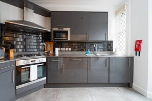 Talheres/pratos/utensílios de cozinha