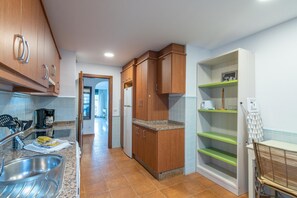 Réfrigérateur, micro-ondes, four, lave-vaisselle