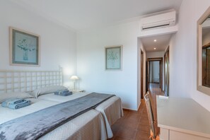 1 slaapkamer, een strijkplank/strijkijzer, gratis wifi, beddengoed