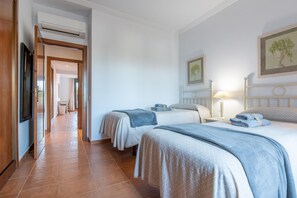 1 dormitorio, tabla de planchar con plancha, wifi gratis y ropa de cama