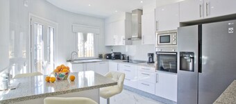 6 Bedroom Villa VK, Heated Pool,Sleeps 16