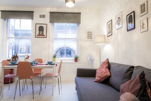 Appartement | Bureau, fer et planche à repasser, Wi-Fi gratuit, draps fournis