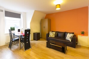 Desk, iron/ironing board, free WiFi, bed sheets - Brick Lane Residential (London)